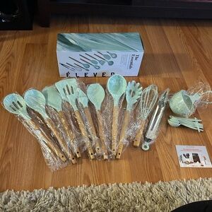 Brand new Elever Kitchen Utensil Set everything pictured